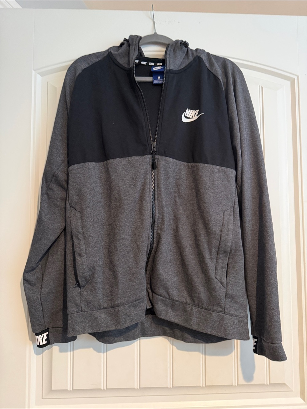 Nike Men’s Black & Gray Hooded Windbreaker Jacket size L